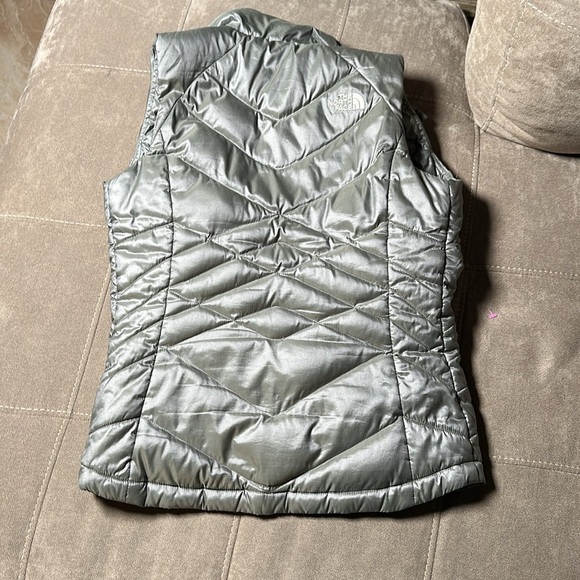 The North Face Silver Quilted Vest - Picture 5 of 8